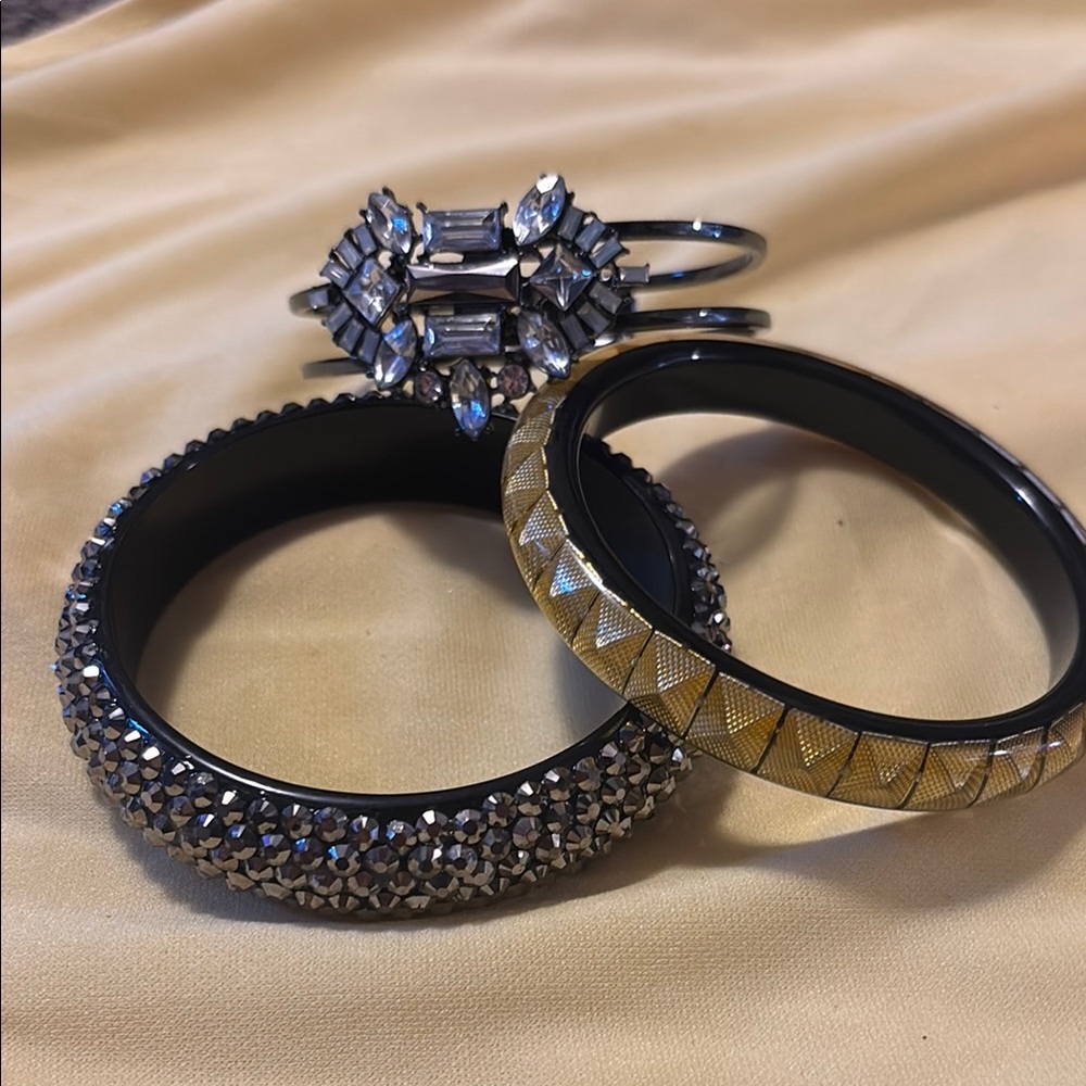 Elegant Black and Gold Bangle Set